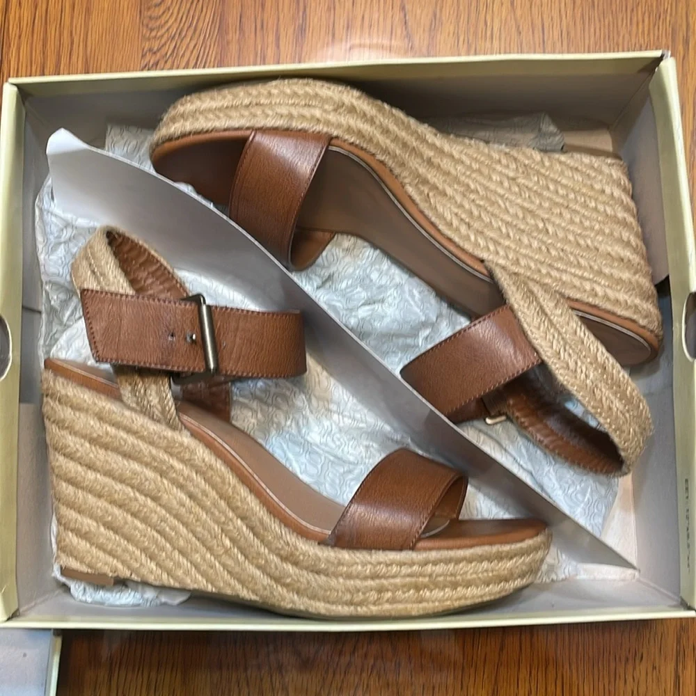 Sonoma Life+Style Sandals Size 9.5 Color&style: Snulitan